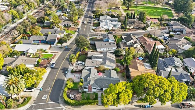 225 W Meadow Drive, Palo Alto, CA 94306