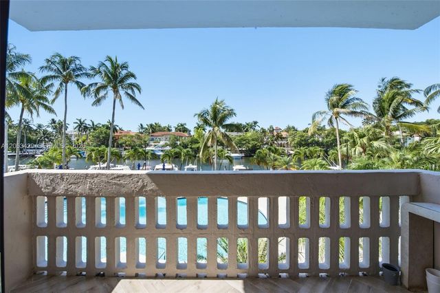 90 Edgewater Drive 225, Coral Gables, FL 33133