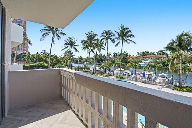 90 Edgewater Drive 225, Coral Gables, FL 33133