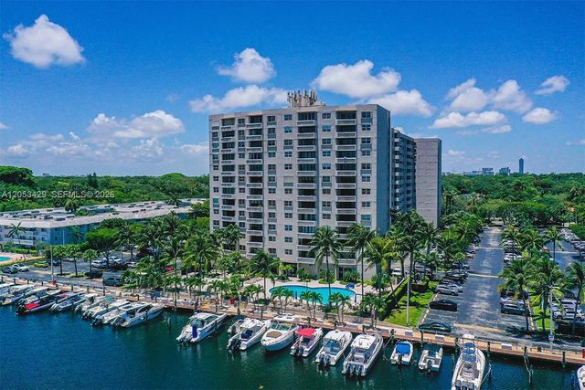 90 Edgewater Drive 225, Coral Gables, FL 33133