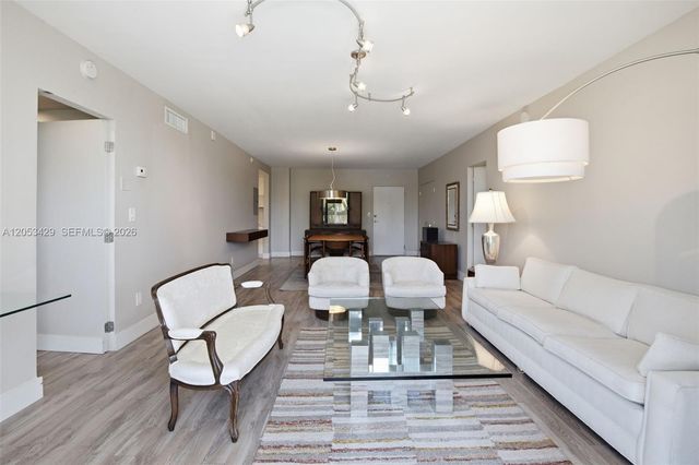 90 Edgewater Drive 225, Coral Gables, FL 33133