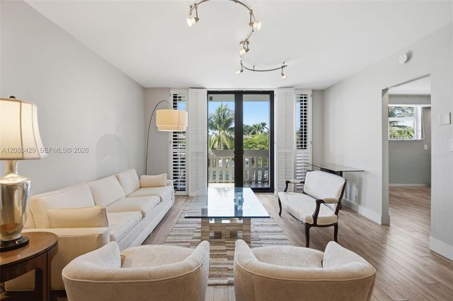 90 Edgewater Drive 225, Coral Gables, FL 33133