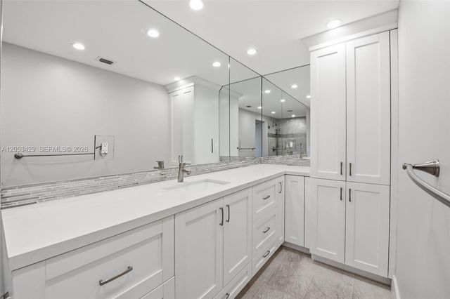 90 Edgewater Drive 225, Coral Gables, FL 33133