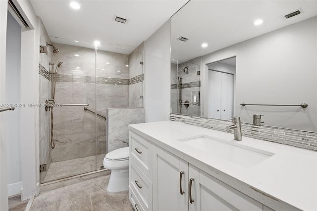 90 Edgewater Drive 225, Coral Gables, FL 33133