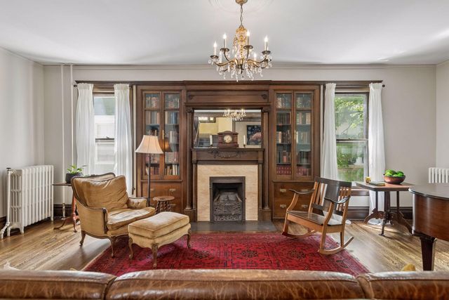 2105 Girard Avenue S, Minneapolis, MN 55405