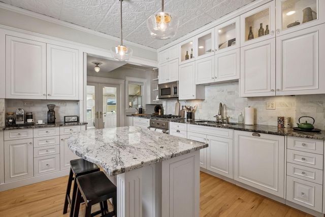 2105 Girard Avenue S, Minneapolis, MN 55405