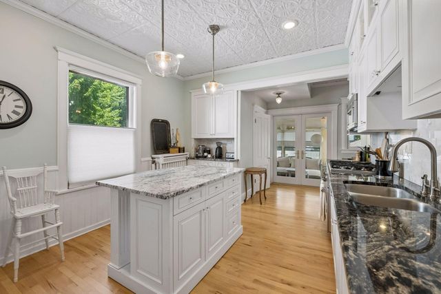 2105 Girard Avenue S, Minneapolis, MN 55405