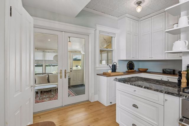 2105 Girard Avenue S, Minneapolis, MN 55405