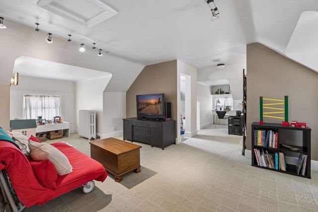2105 Girard Avenue S, Minneapolis, MN 55405