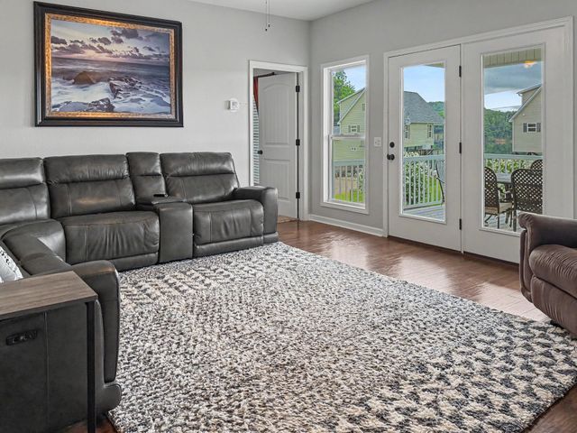 175 Ellen Ln, Decaturville, TN 38329