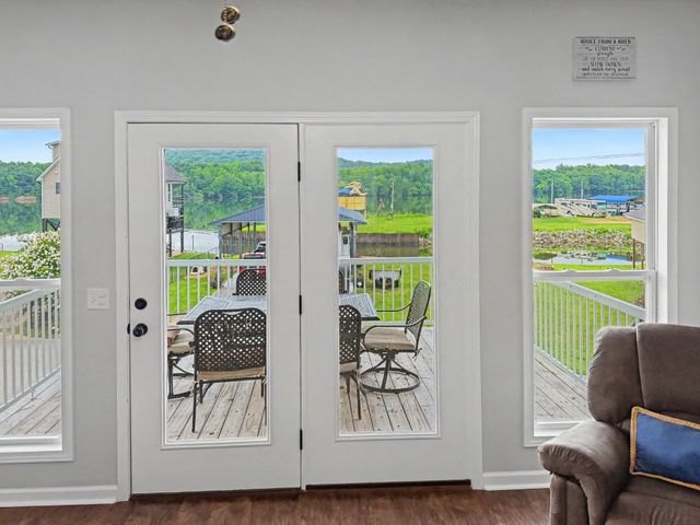 175 Ellen Ln, Decaturville, TN 38329