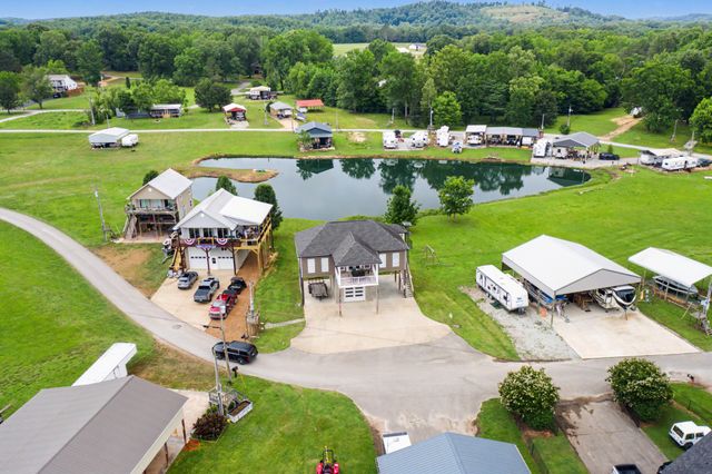 175 Ellen Ln, Decaturville, TN 38329