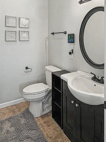 175 Ellen Ln, Decaturville, TN 38329