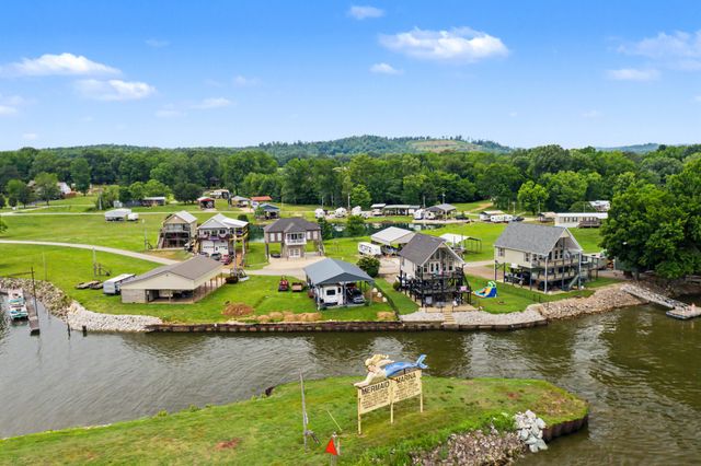 175 Ellen Ln, Decaturville, TN 38329