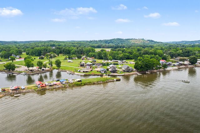 175 Ellen Ln, Decaturville, TN 38329