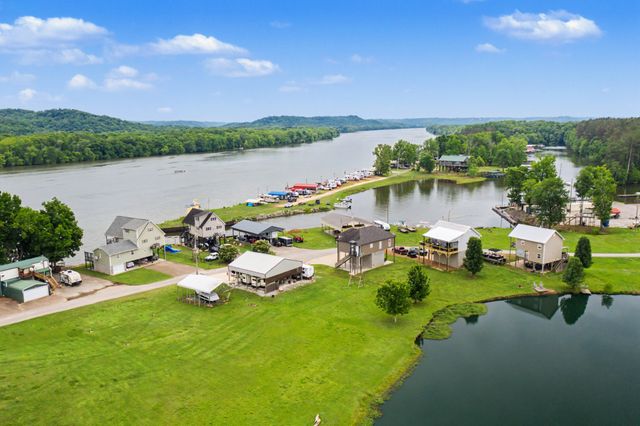 175 Ellen Ln, Decaturville, TN 38329