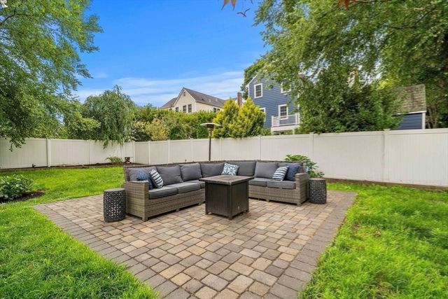 88 Elm St, Milton, MA 02186