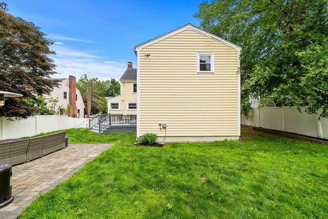 88 Elm St, Milton, MA 02186