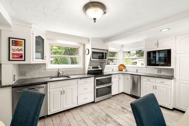 88 Elm St, Milton, MA 02186