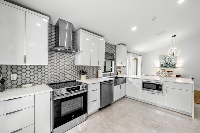 13618 Breton Lane, Delray Beach, FL 33446
