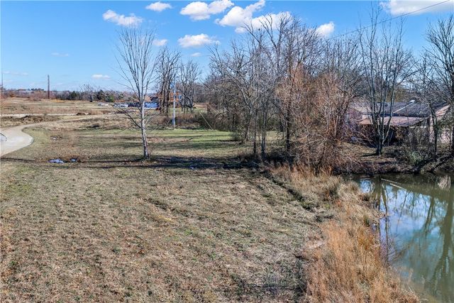 1621 & 1623 Greenhouse Road, Bentonville, AR 72713