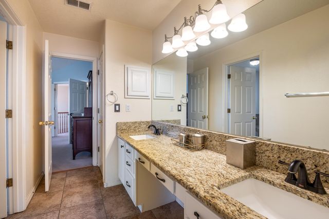 8605 Hillshire Place NW, Albuquerque, NM 87114