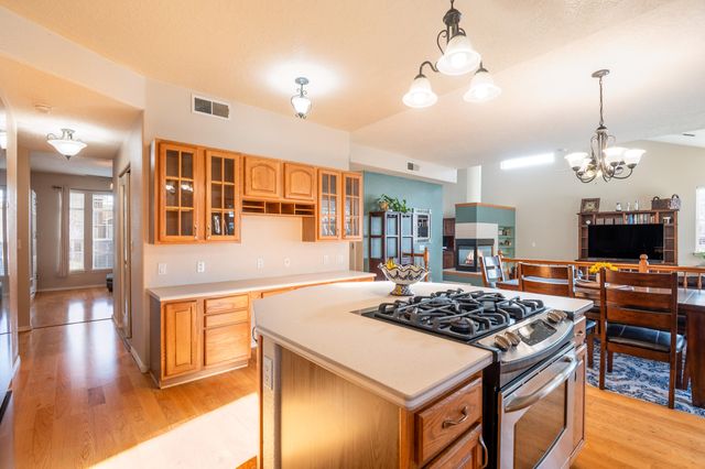 8605 Hillshire Place NW, Albuquerque, NM 87114