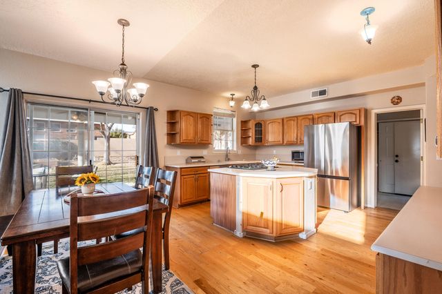 8605 Hillshire Place NW, Albuquerque, NM 87114