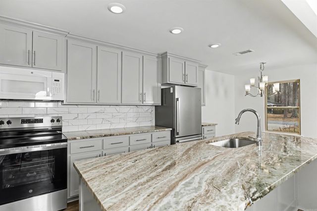 1300 Blue Acres, White Hall, AR 71602