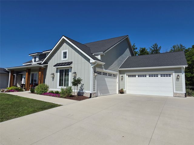 2725 NW Brookside Drive, Grimes, IA 50111