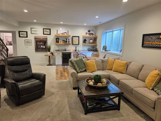 2725 NW Brookside Drive, Grimes, IA 50111
