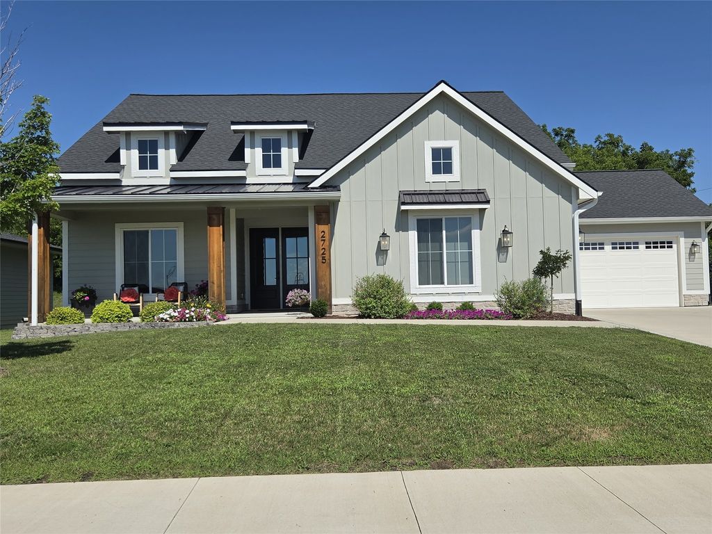 2725 NW Brookside Drive, Grimes, IA 50111