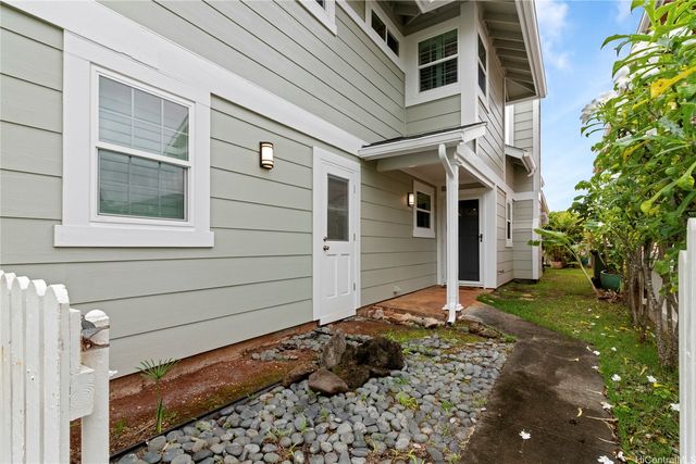 98-1810 B Kaahumanu Street 3, Pearl City, HI 96782