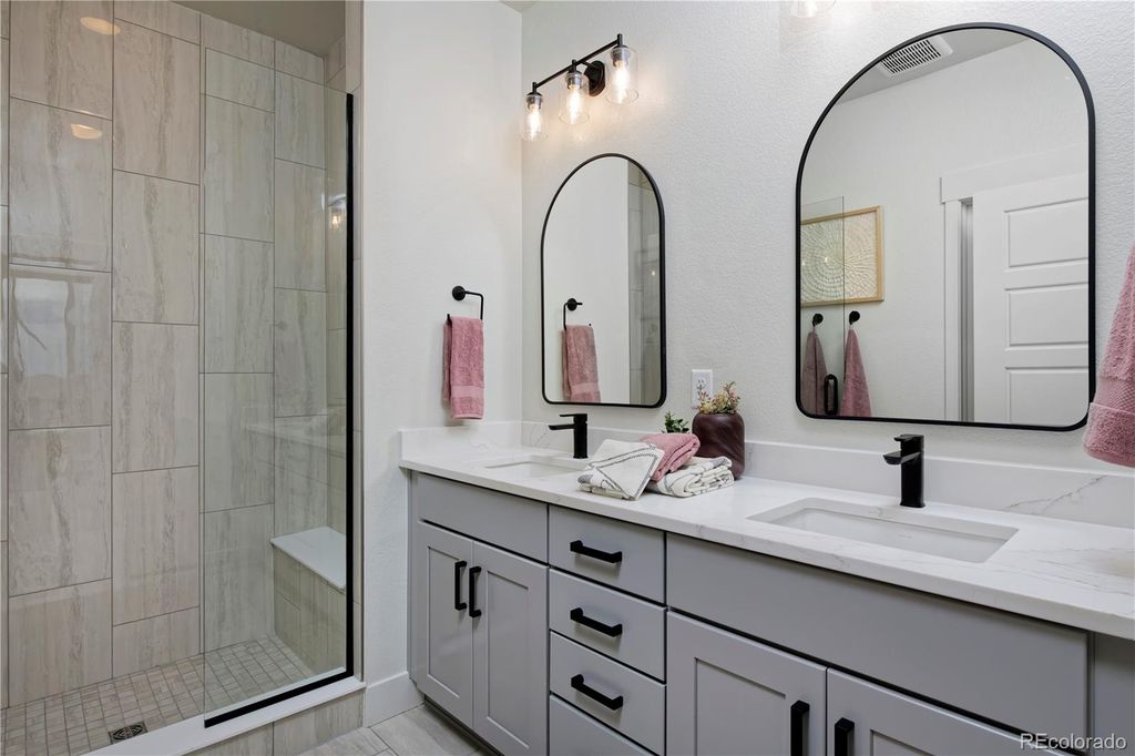 Image 26 of property listing at 11532 Vibrato Lane, Lone Tree, CO 80134