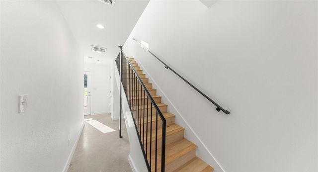 5912 Harold CT 106, Austin, TX 78721