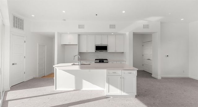 5912 Harold CT 106, Austin, TX 78721