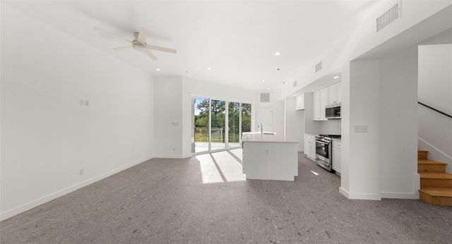 5912 Harold CT 106, Austin, TX 78721