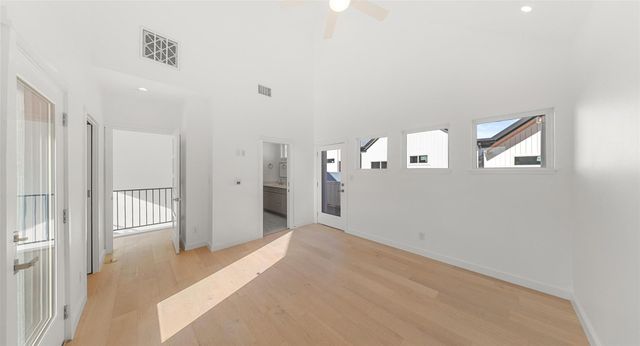 5912 Harold CT 106, Austin, TX 78721