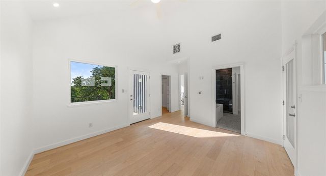 5912 Harold CT 106, Austin, TX 78721