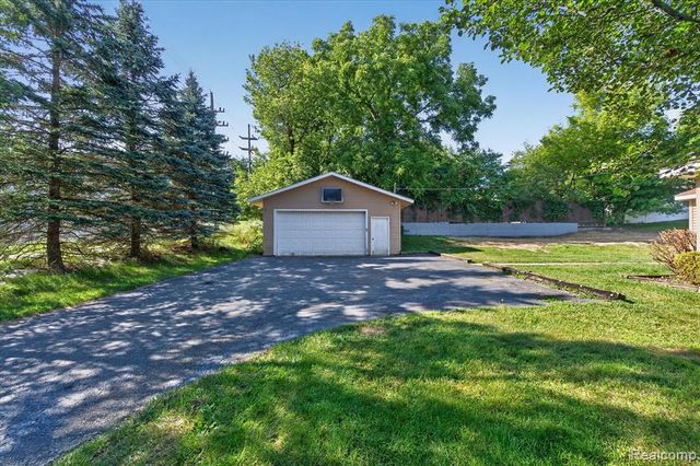124 E Lafayette Street, Milford, MI 48381
