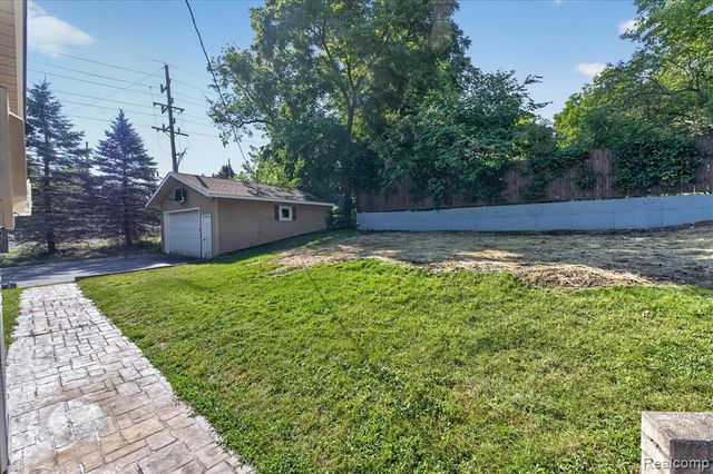 124 E Lafayette Street, Milford, MI 48381