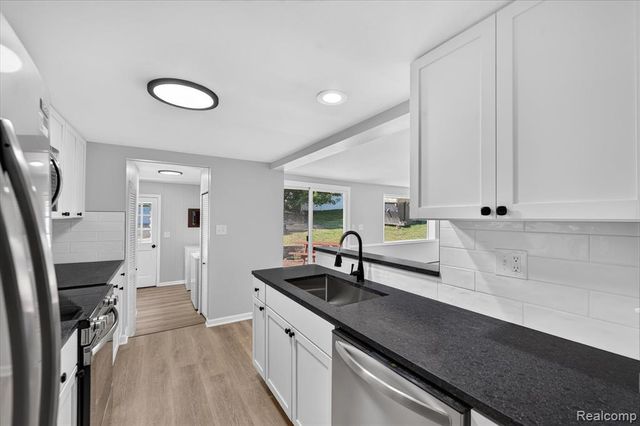124 E Lafayette Street, Milford, MI 48381