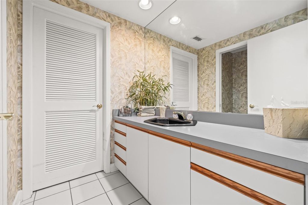 Image 35 of property listing at 4029 STARFISH LANE, Tampa, FL 33615