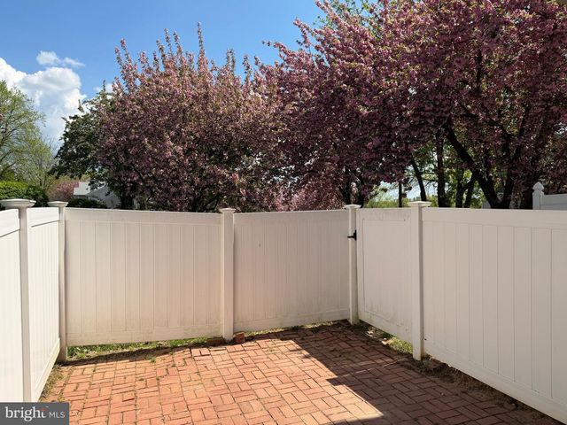 16012 BEACON HILL DR, Southampton, PA 18966