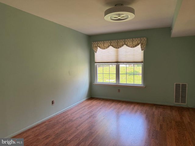 16012 BEACON HILL DR, Southampton, PA 18966