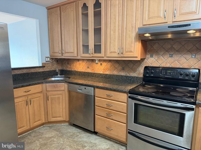 16012 BEACON HILL DR, Southampton, PA 18966