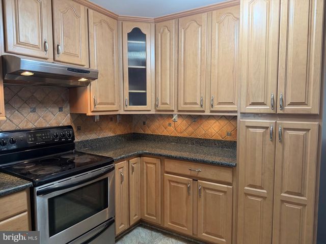 16012 BEACON HILL DR, Southampton, PA 18966