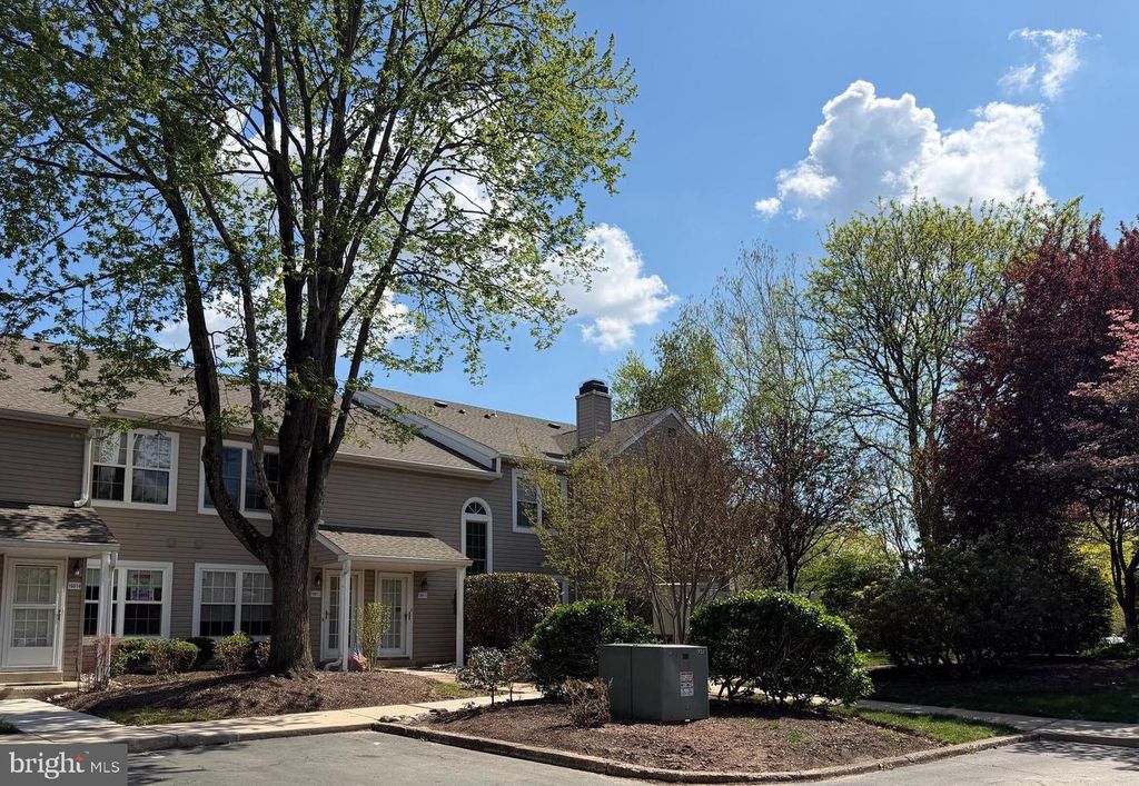 16012 BEACON HILL DR, Southampton, PA 18966