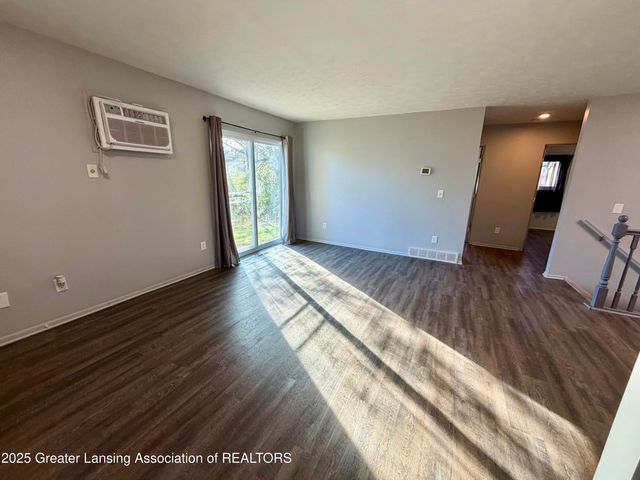 612-610 S Dibble Boulevard, Lansing, MI 48917