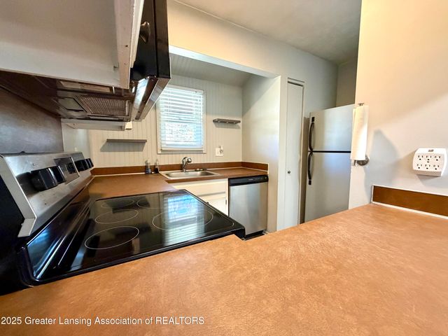 612-610 S Dibble Boulevard, Lansing, MI 48917